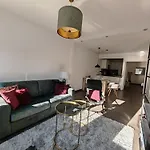 City Apartment 221