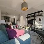 City Apartment 221